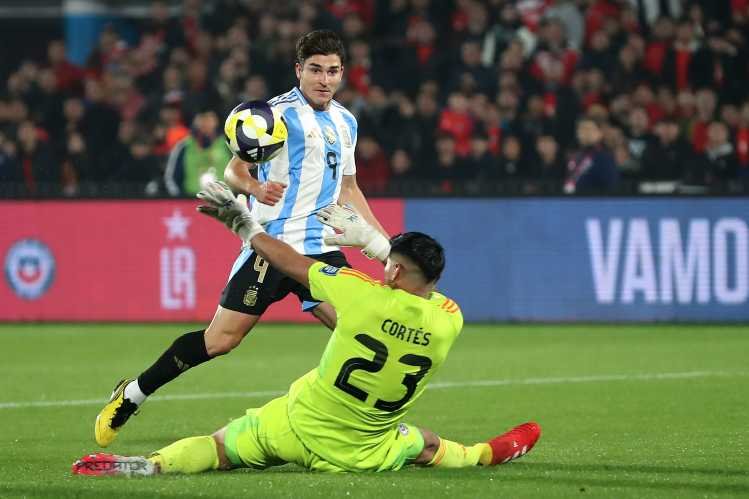 Argentina derrotó a Chile y lidera las Eliminatorias; debut histórico del joven Mastantuono